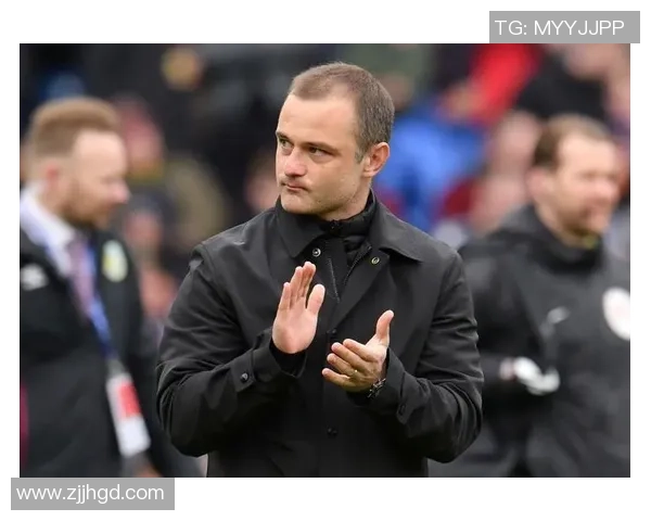 现役8号足球明星的辉煌成就与未来展望分析 现役8号足球明星的辉煌成就与未来展望分析