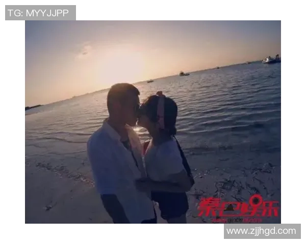 足球明星与女友甜蜜互动引发热议两人亲密瞬间曝光令人羡慕不已 足球明星与女友甜蜜互动引发热议两人亲密瞬间曝光令人羡慕不已