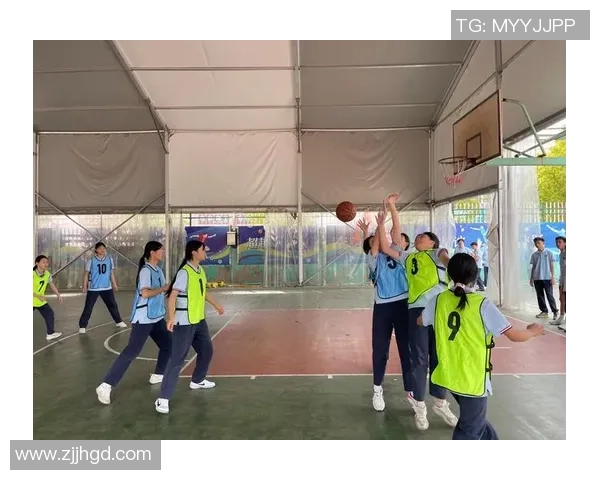 重庆篮球队的节奏揭秘:激情与技巧交织的赛场故事